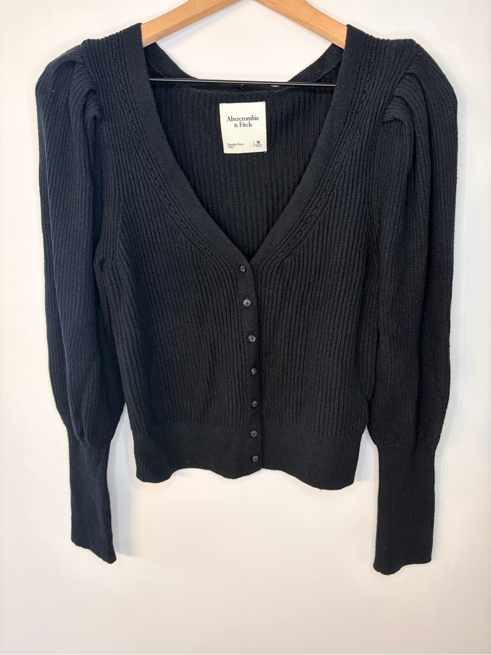 Abercrombie & Fitch Women’s Black V Neck Cardigan Sweater, Size Medium